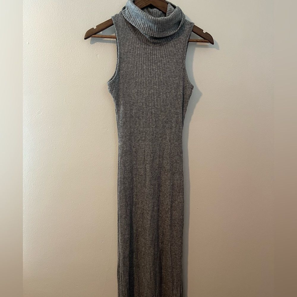 New Boutique Gray Sleeveless Turtleneck Sweater Dress - Picture 2 of 8